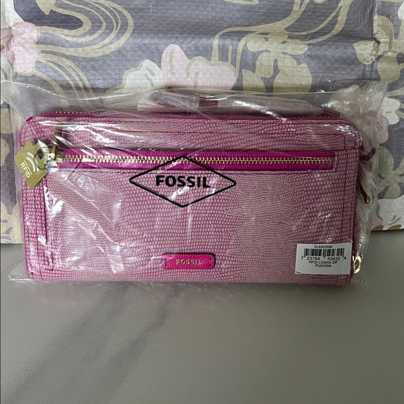 Fossil Pink Textured RFID Wristlet Clutch - Picture 5 of 5